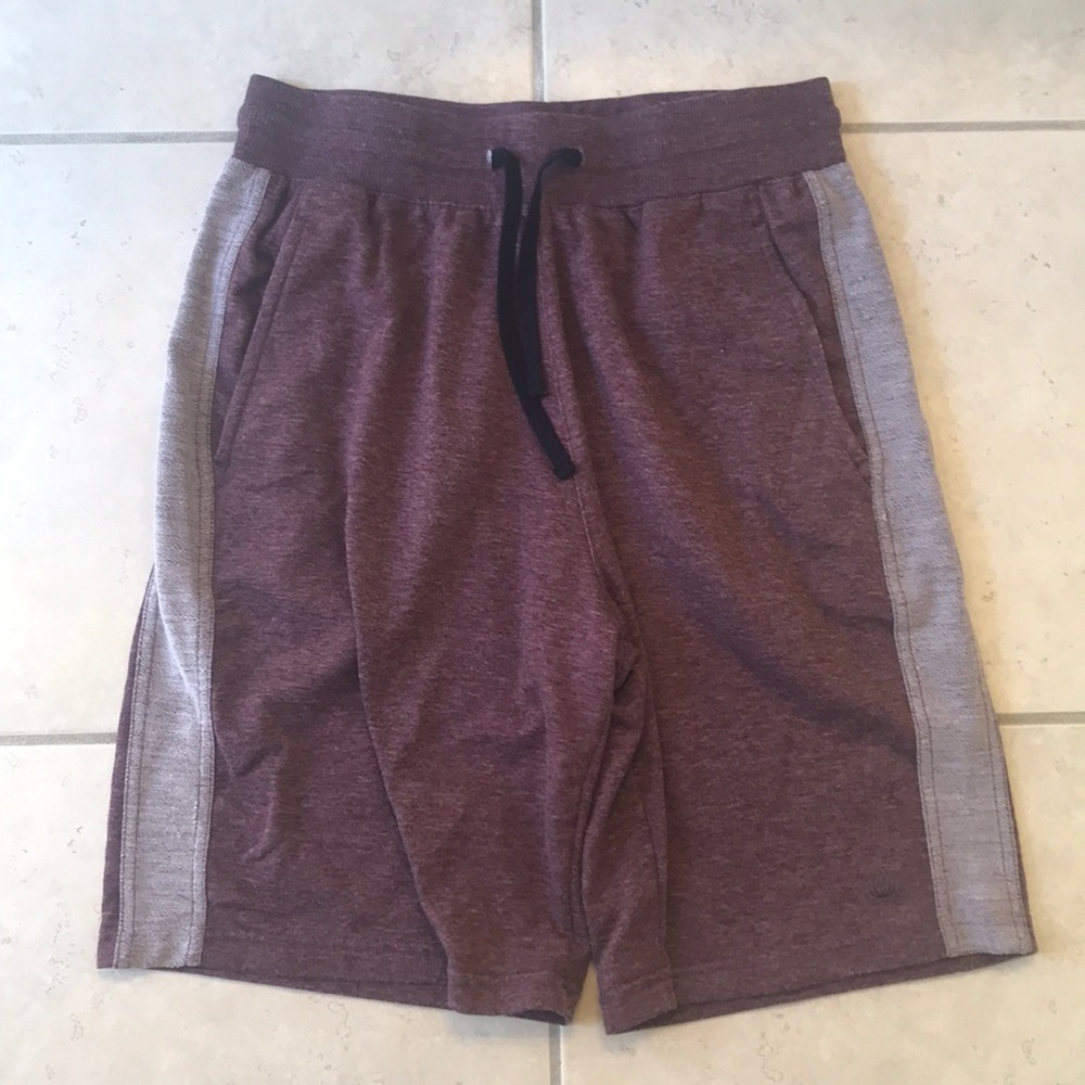 maroon sweat shorts